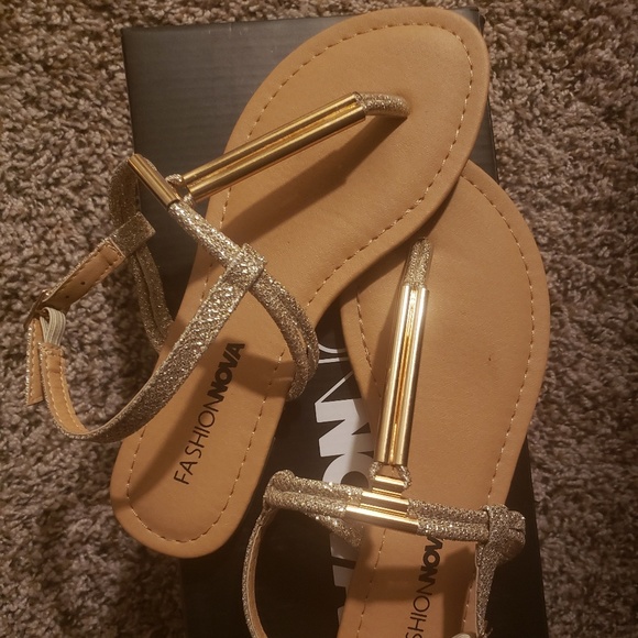 Gold sandals - Picture 2 of 3